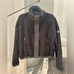 Vuori Cozy Sherpa Jacket in Charcoal